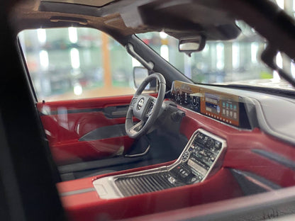 1/18 Resin Diamand Nissan Patrol Y63 Platinum – White / Black – Limited Edition - 75 pcs