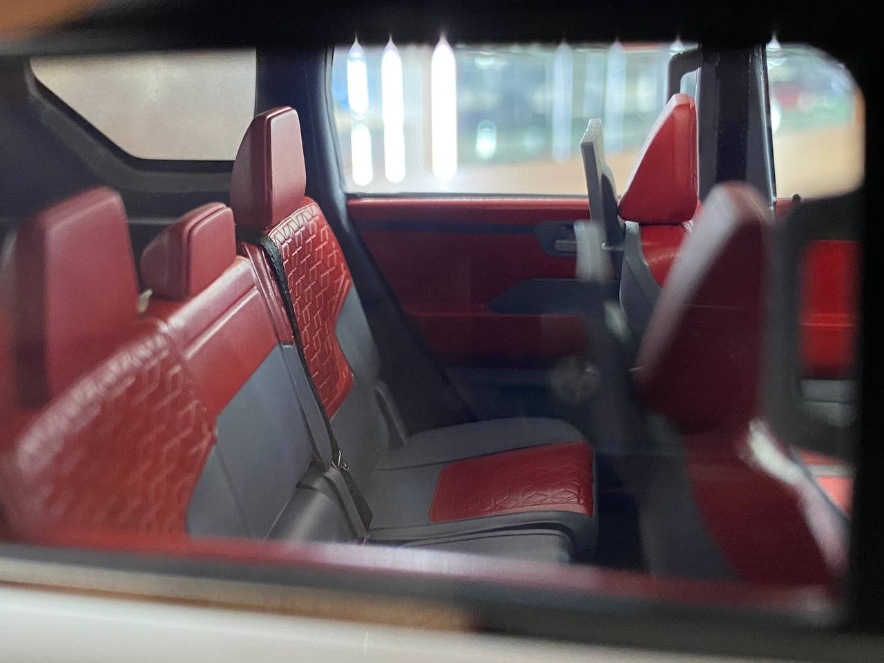 1/18 Resin Diamand Nissan Patrol Y63 Platinum – White / Black – Limited Edition - 75 pcs