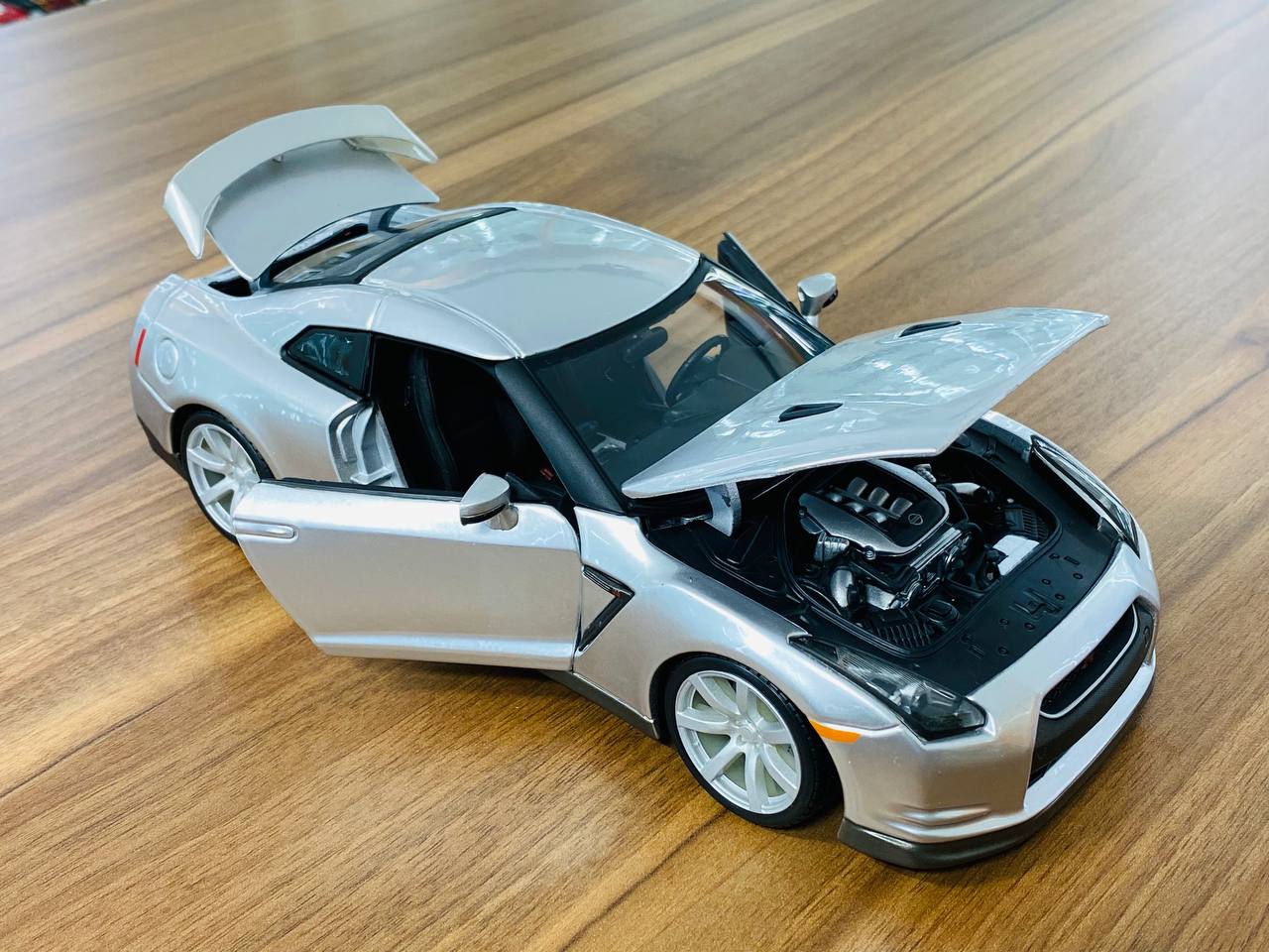 1/18 Diecast Nissan GT - R (R35) 2009 Silver by Bburago