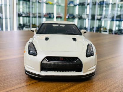 1/18 Diecast 2009 Nissan GT-R R35 Pearl White Bburago Scale Model Car
