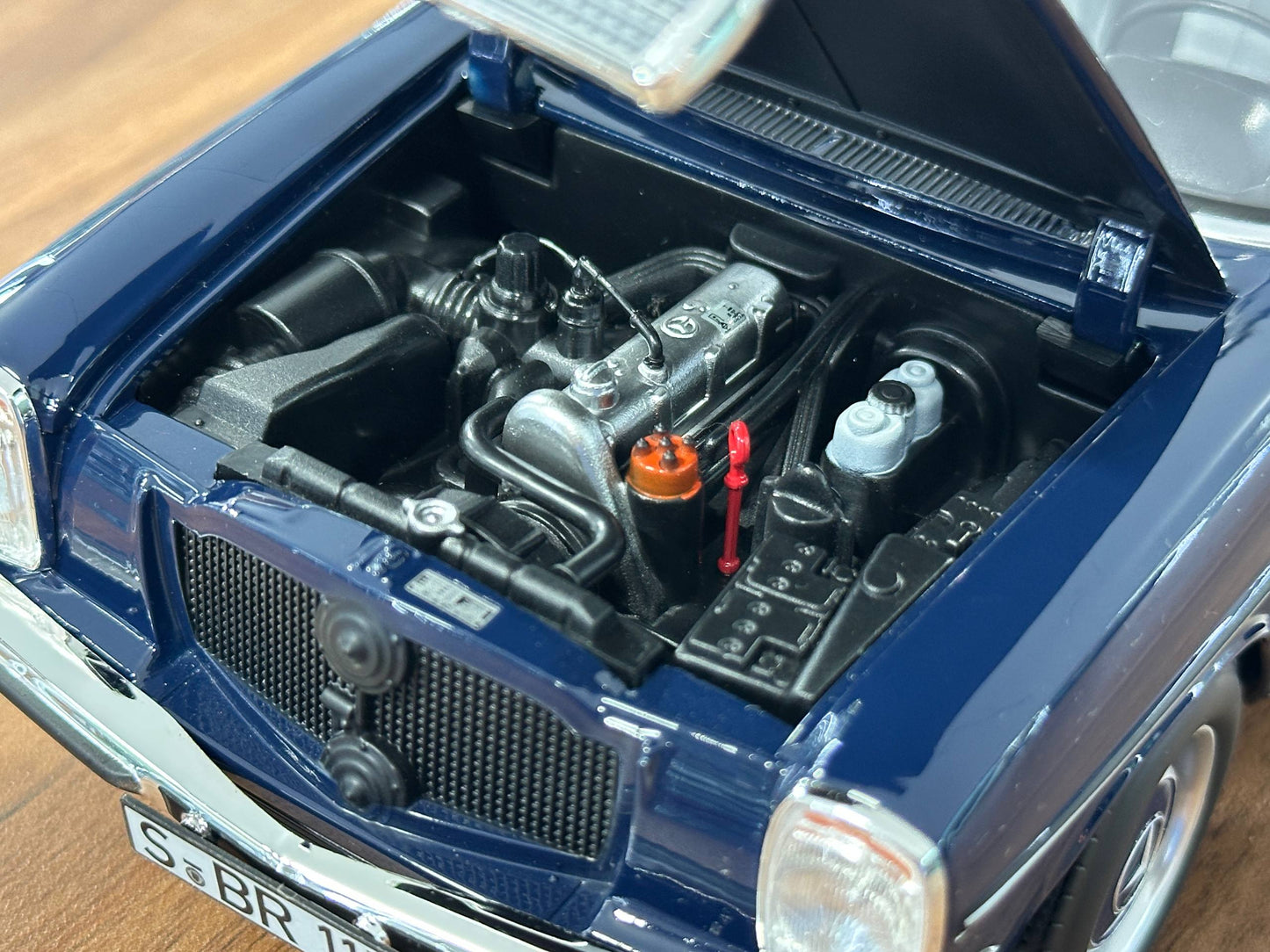 1:18 Diecast Model  Full opening Norev Dealer Edition  Mercedes-Benz 200 ( W115 ) ( 1973-1976 ) Midnight blue