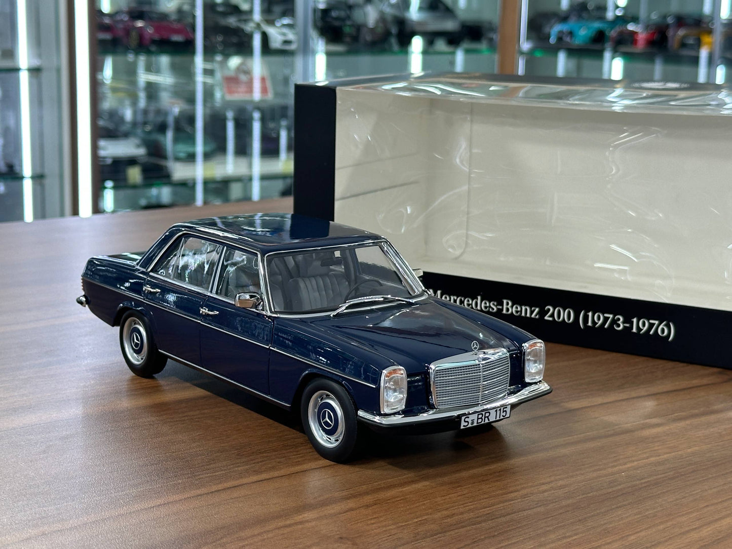 1:18 Diecast Model  Full opening Norev Dealer Edition  Mercedes-Benz 200 ( W115 ) ( 1973-1976 ) Midnight blue