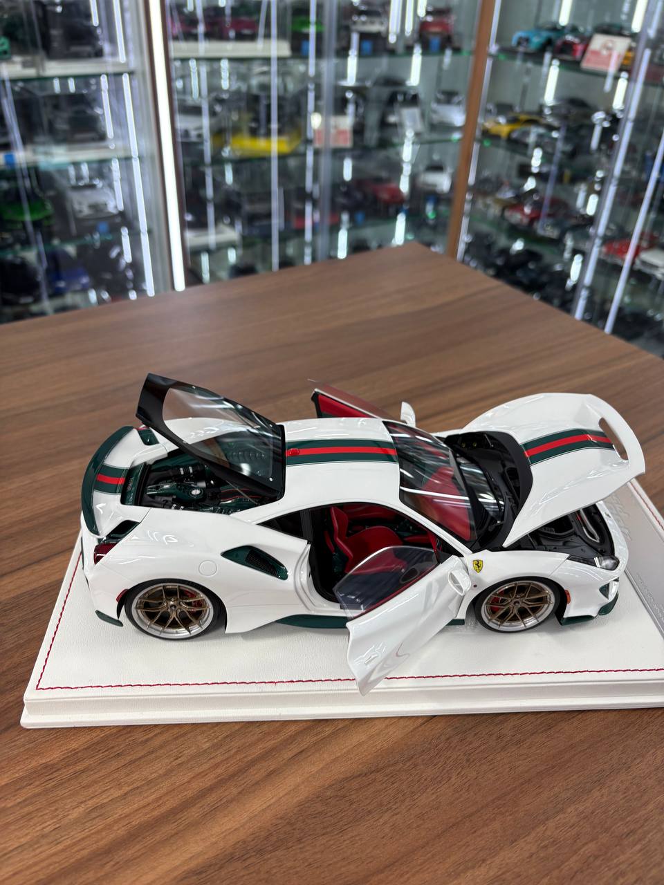 Ferrari 488 Pista 1:18 Resin – Dino Models – White Green/Red Stripe – Limited 5 pcs