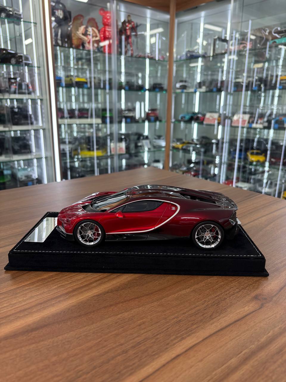 HH Models Bugatti Tourbillon – Red & Carbon Fibre Crimson – 1:18 Resin Model ( Limited 30 pcs)