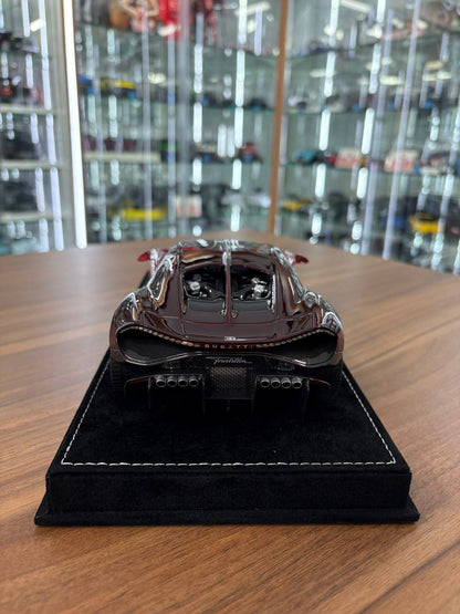 HH Models Bugatti Tourbillon – Red & Carbon Fibre Crimson – 1:18 Resin Model ( Limited 30 pcs)