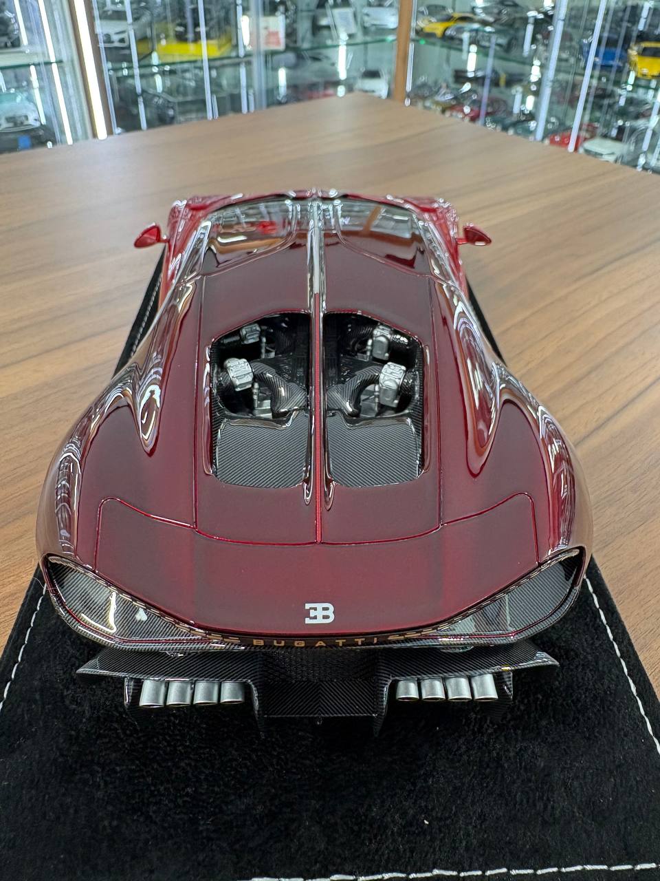 HH Models Bugatti Tourbillon – Red & Carbon Fibre Crimson – 1:18 Resin Model ( Limited 30 pcs)