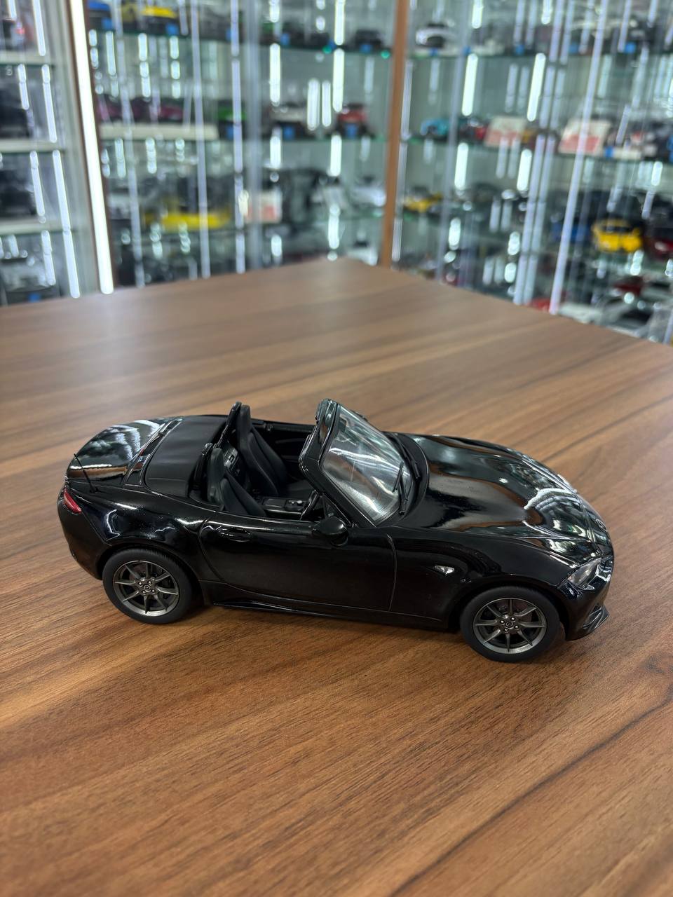 First 18 Models Mazda MX‑5 Roadster – Black – 1:18 Diecast Model