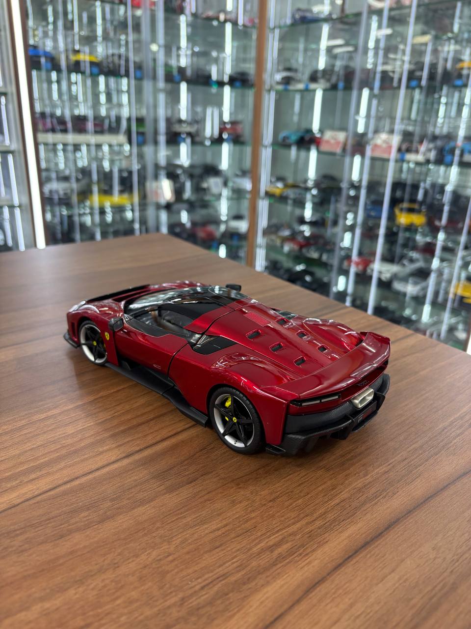 Bburago Signature Models Ferrari F80 – Red – 1:18 Diecast Model (Full Opening)