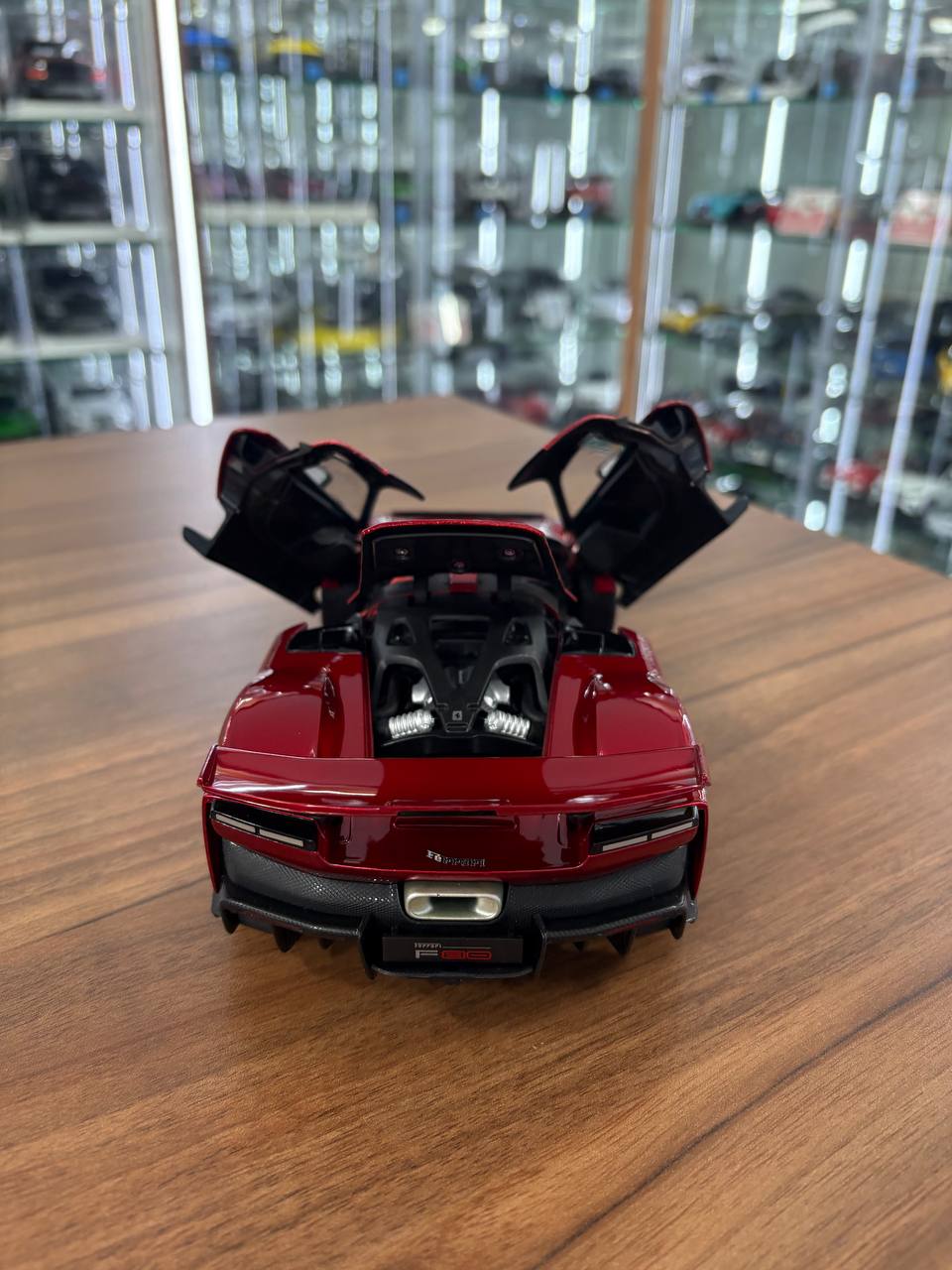 Bburago Signature Models Ferrari F80 – Red – 1:18 Diecast Model (Full Opening)