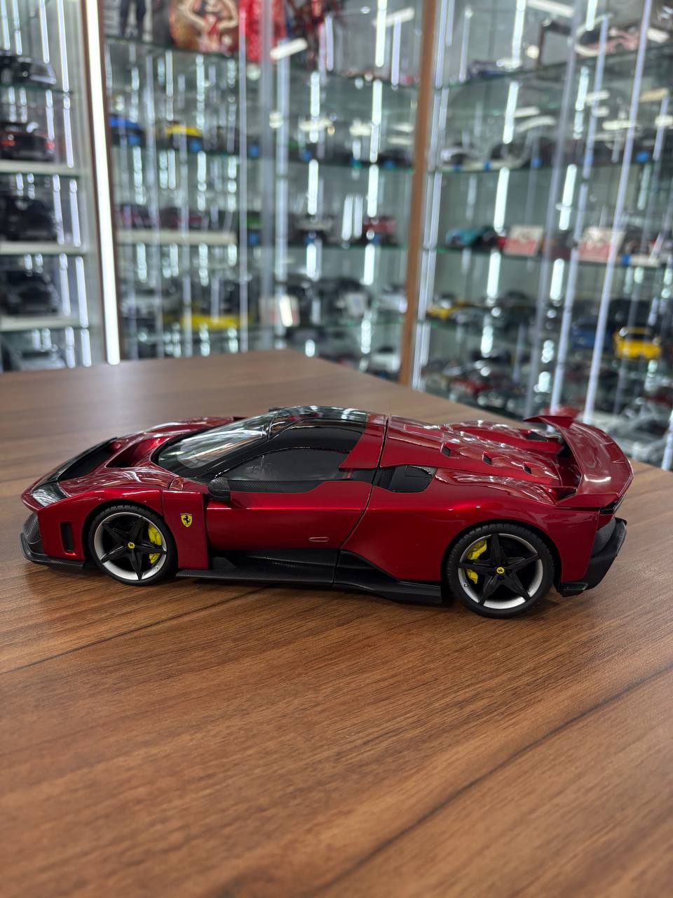 Bburago Signature Models Ferrari F80 – Red – 1:18 Diecast Model (Full Opening)
