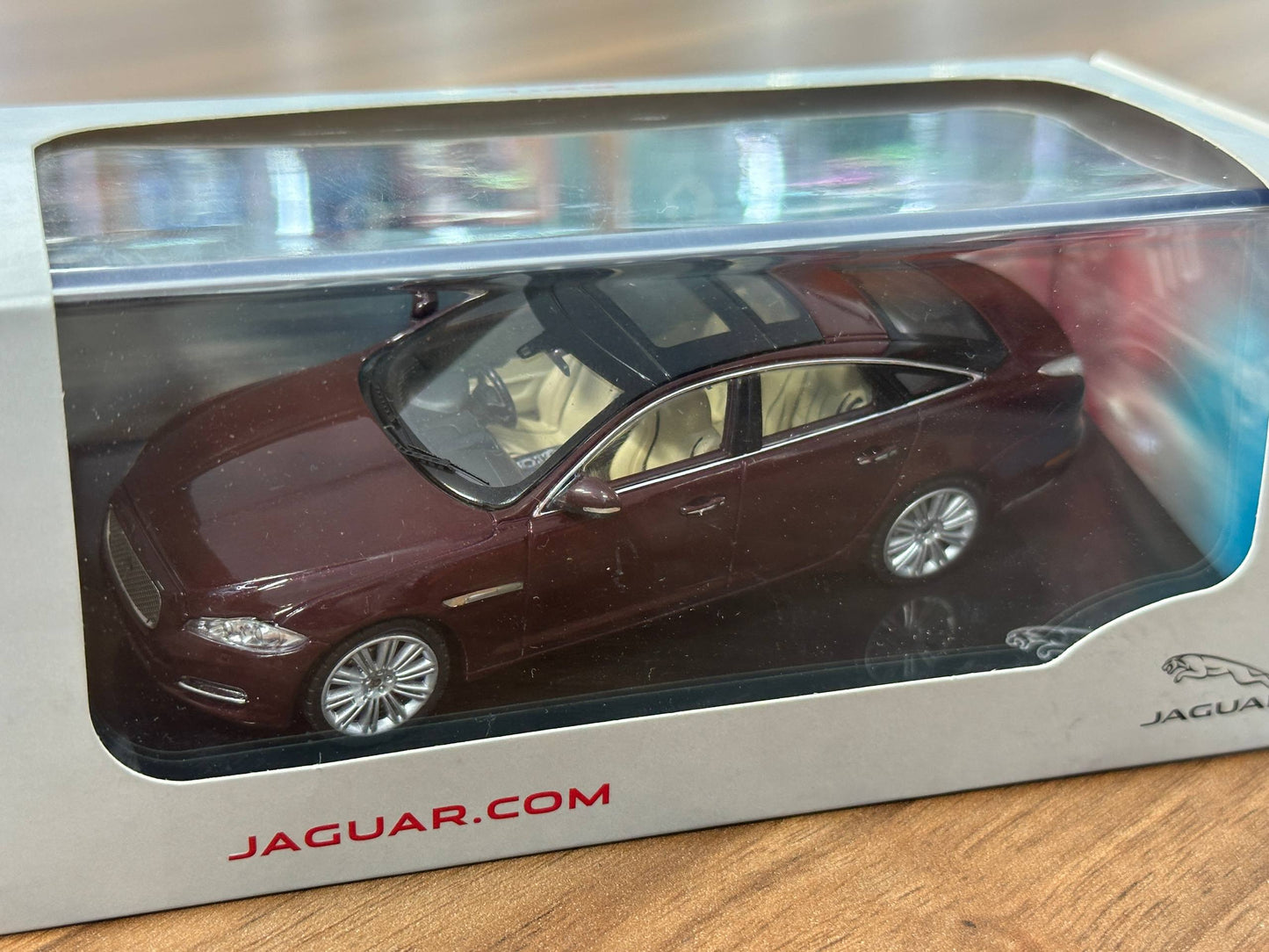 1/43 Diecast ixo Models Jaguar XJ – Caviar Metallic