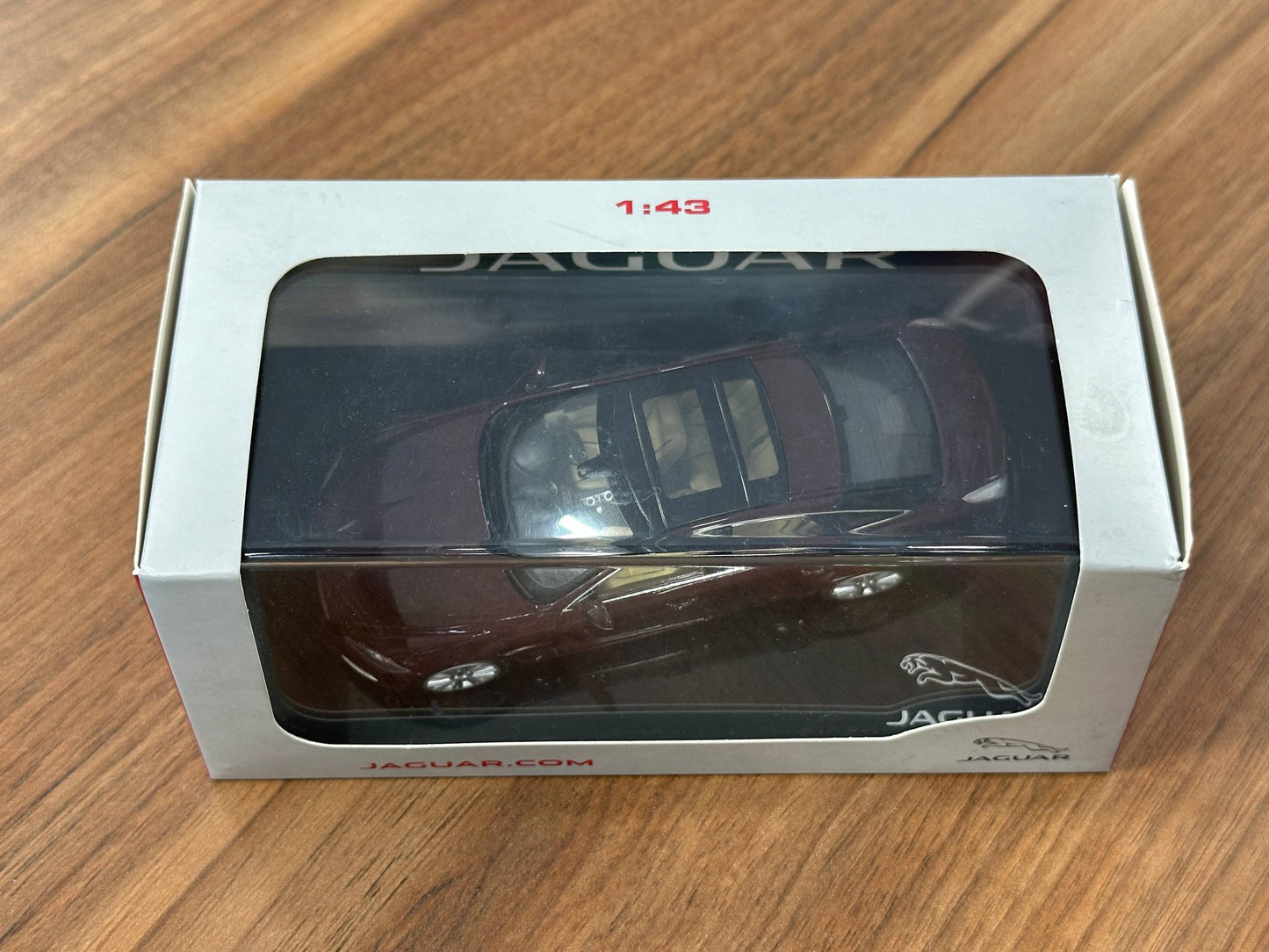 1/43 Diecast ixo Models Jaguar XJ – Caviar Metallic