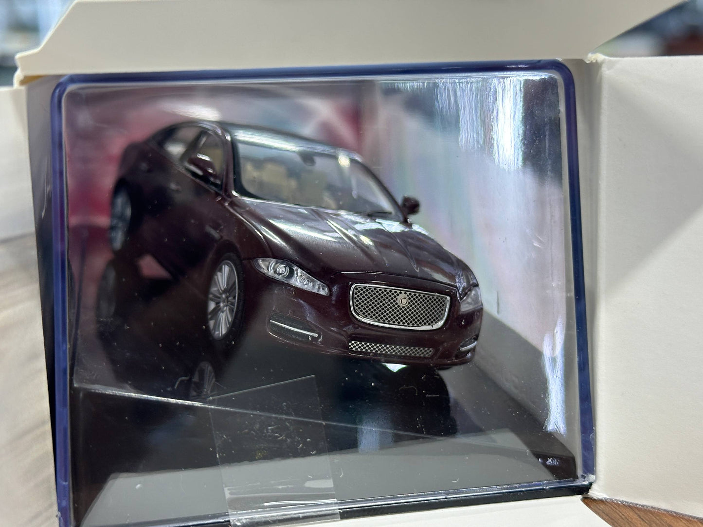 1/43 Diecast ixo Models Jaguar XJ – Caviar Metallic
