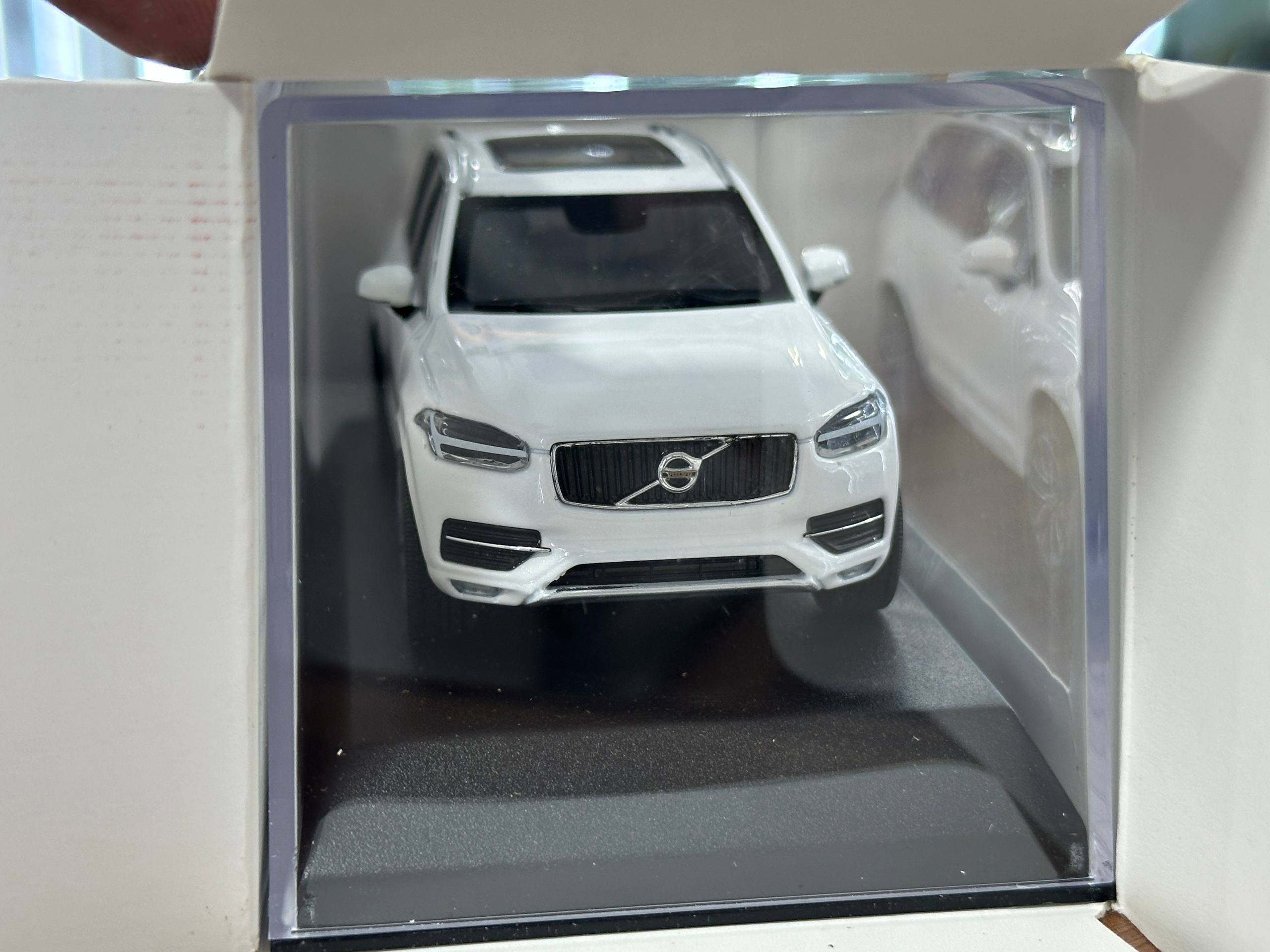 1/43 Diecast Model Norev Volvo XC90 (2015) – Cristal White