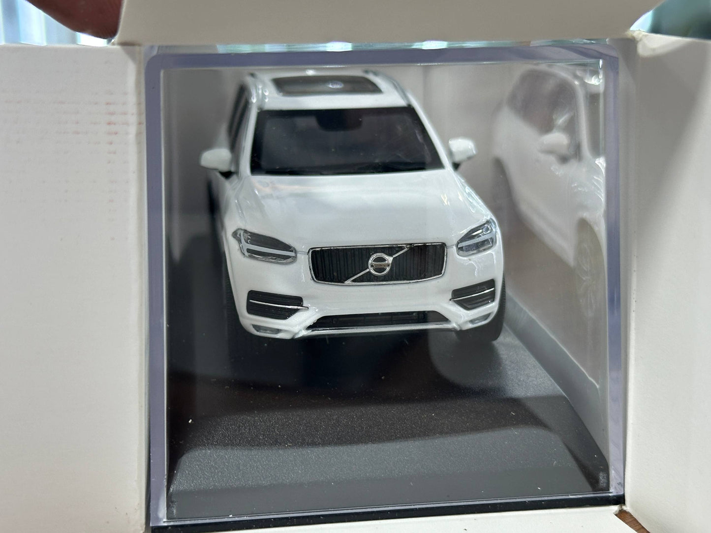 1/43 Diecast Model Norev Volvo XC90 (2015) – Cristal White Metallic