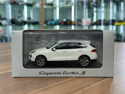 Porsche Cayenne Turbo S 1:43 Diecast – White – Minichamps
