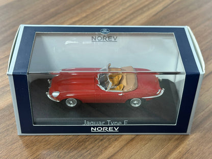 Norev Jaguar E-Type Cabriolet (1961) – Carmin Red – 1:43 Diecast Model