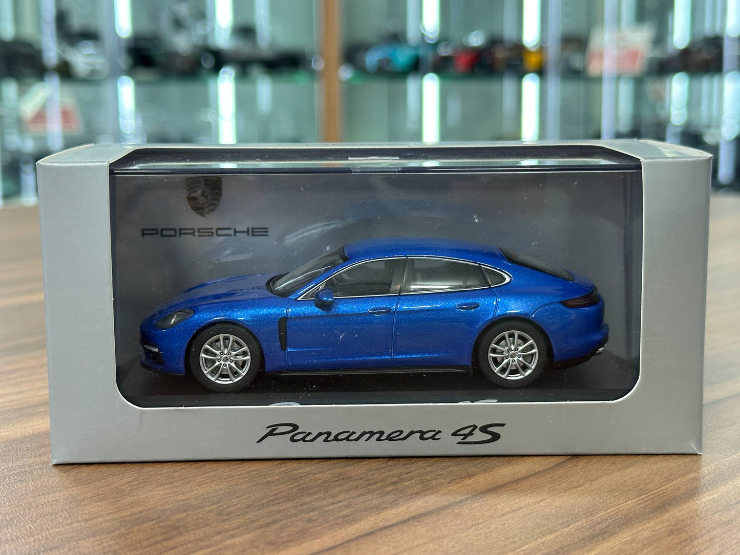 1/43 Diecast Maxichamps Porsche 911 Carrera 2001 in Orange Red Metallic