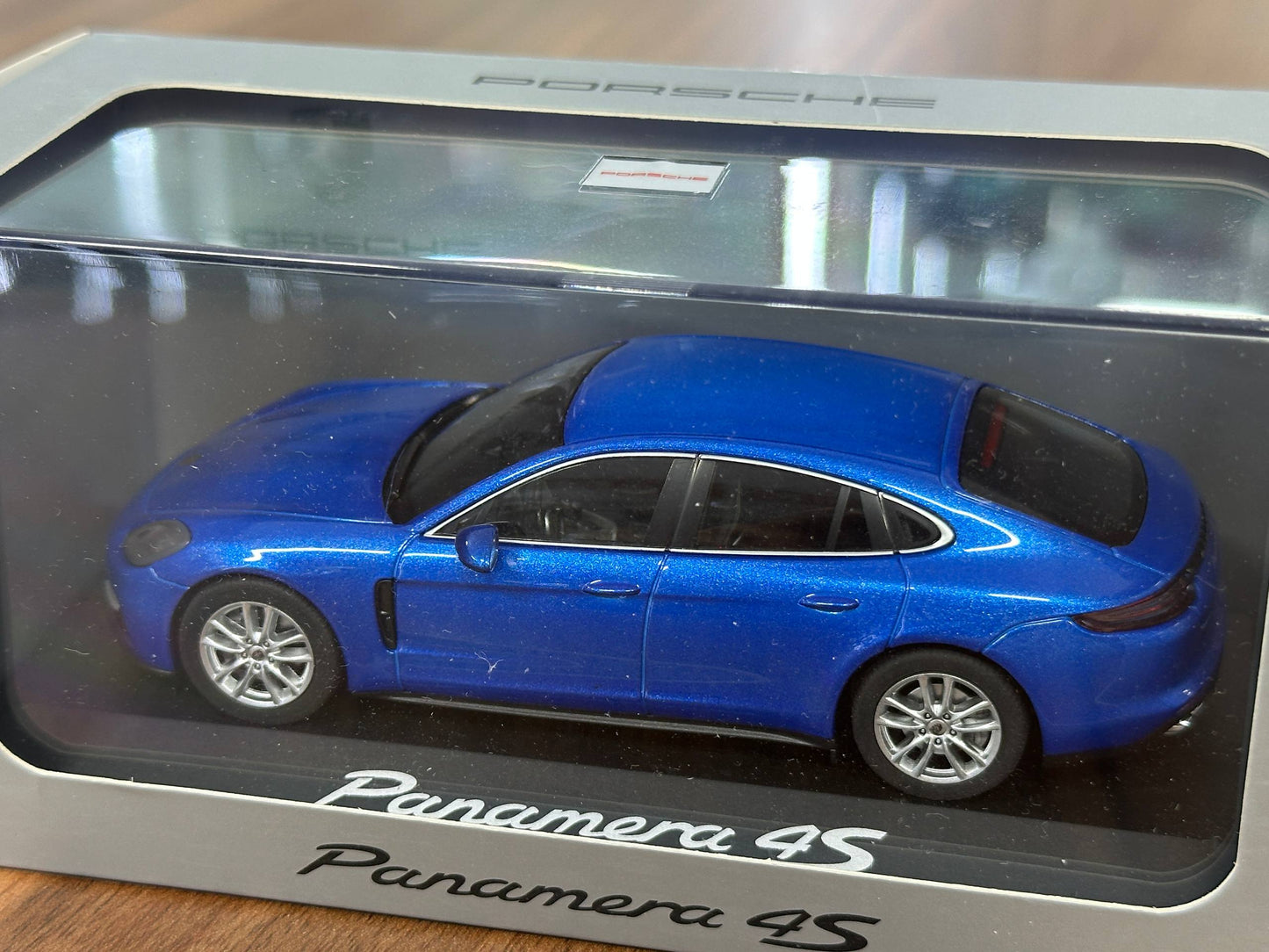 Porsche Official Panamera 4S – Blue Metallic – 1:43 Diecast Model
