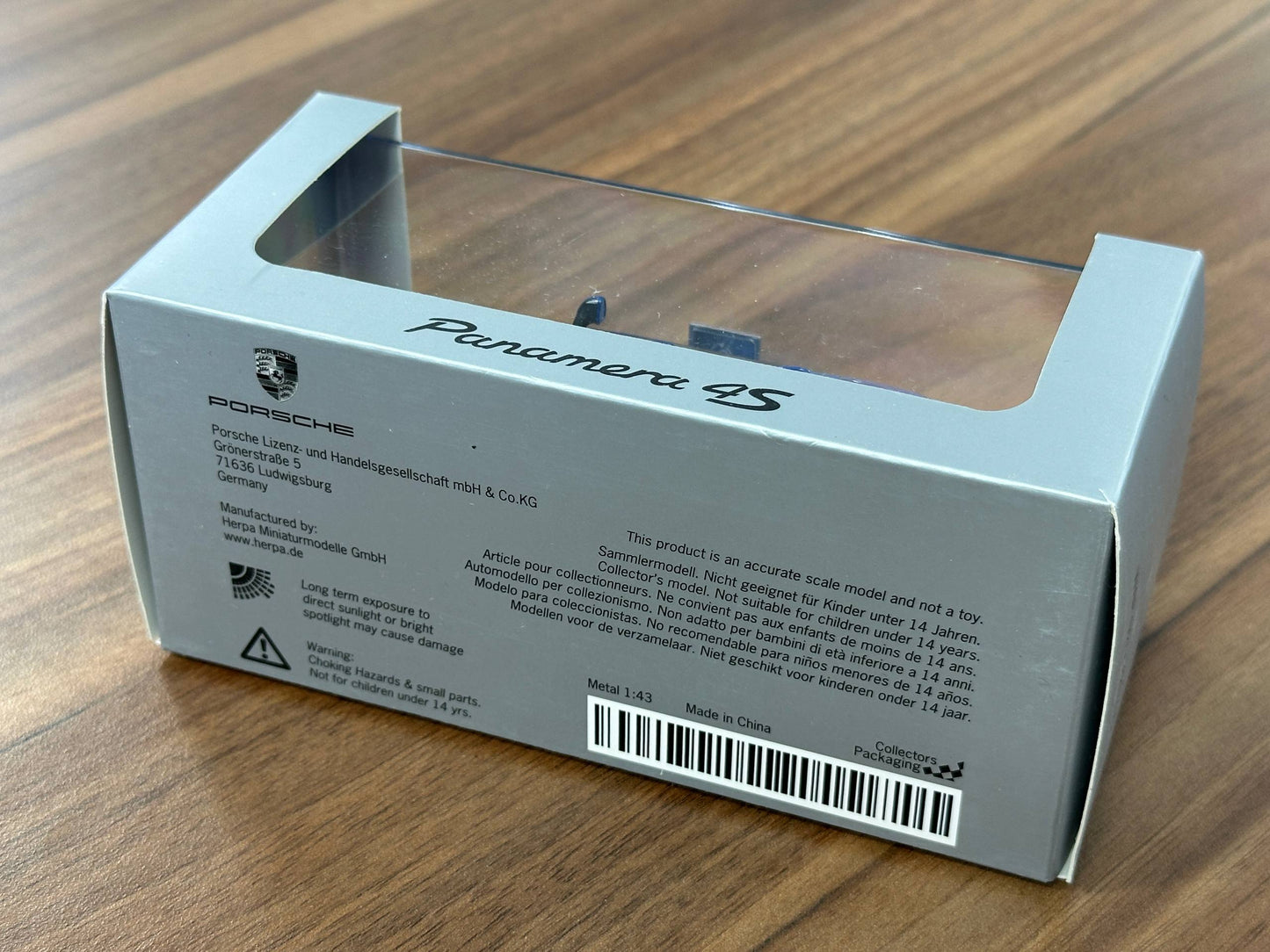 Porsche Official Panamera 4S – Blue Metallic – 1:43 Diecast Model