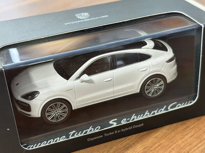 Norev Porsche Cayenne Turbo S E-Hybrid Coupé – White – 1:43 Diecast Model