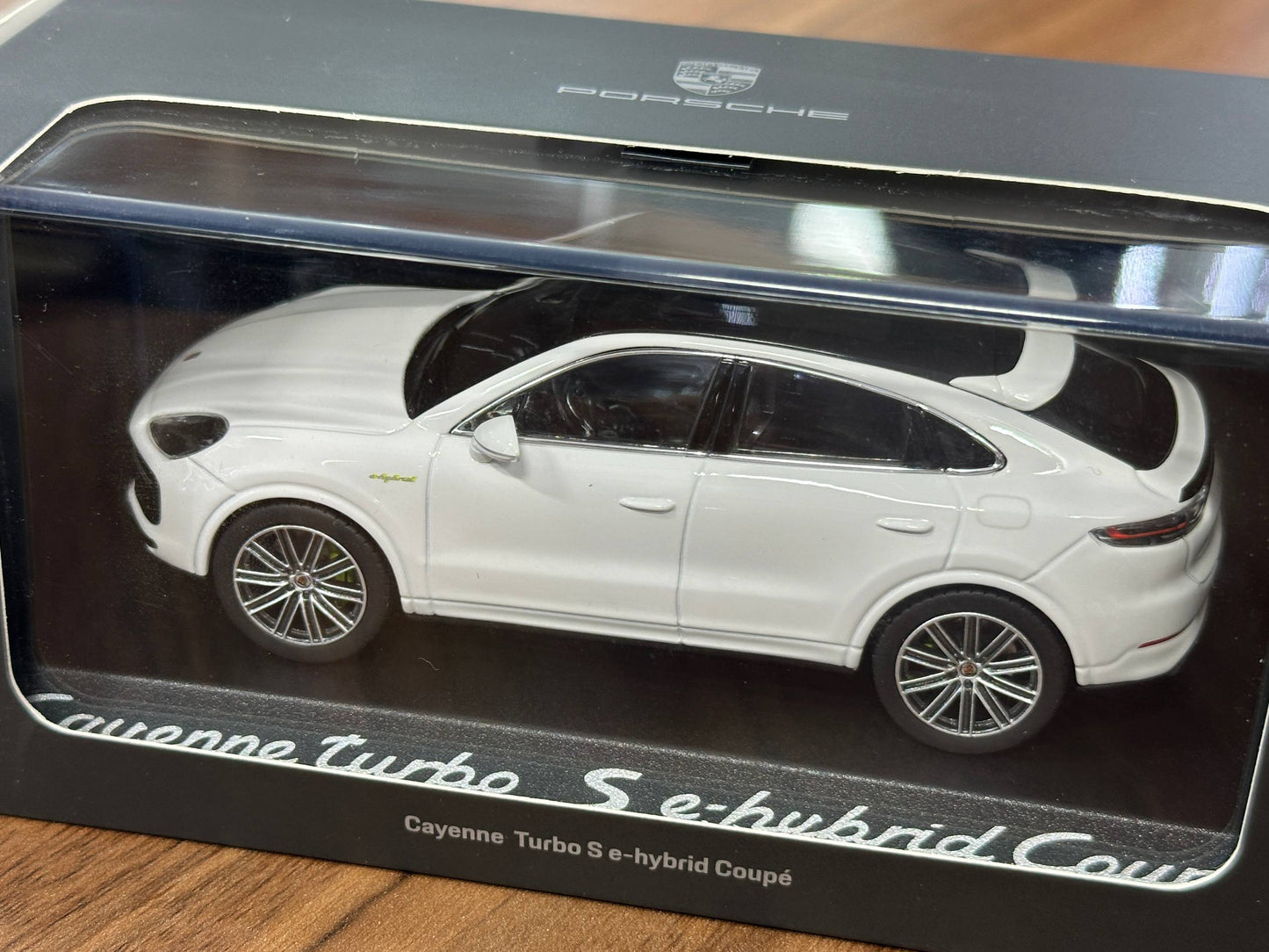 Norev Porsche Cayenne Turbo S E-Hybrid Coupé – White – 1:43 Diecast Model
