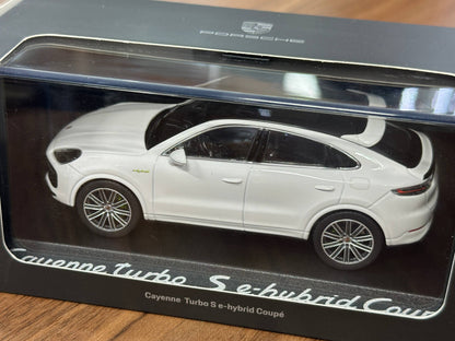 Norev Porsche Cayenne Turbo S E-Hybrid Coupé – White – 1:43 Diecast Model