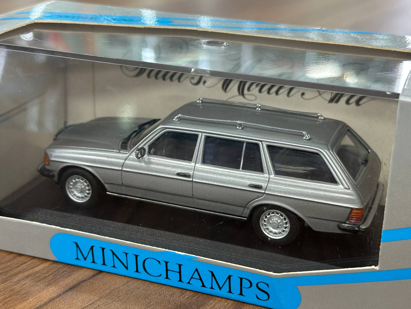 Minichamps Mercedes-Benz W123 Break 230 TE – Silver – 1:43 Diecast Model