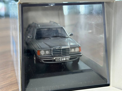 Minichamps Mercedes-Benz W123 Break 230 TE – Silver – 1:43 Diecast Model