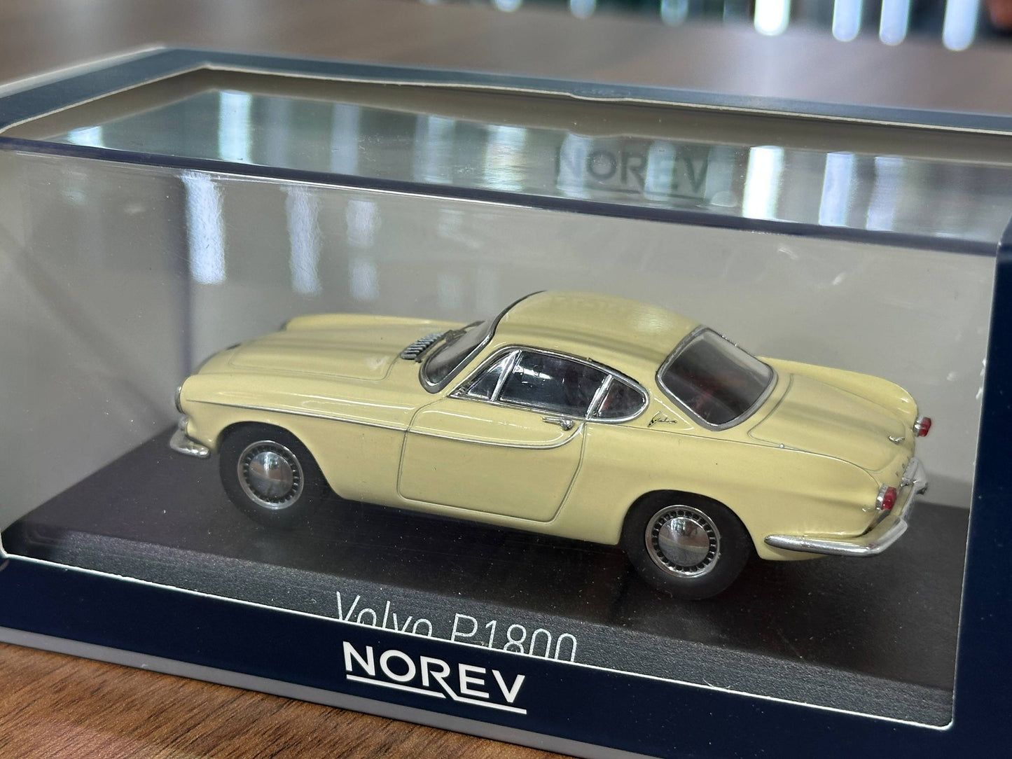 Norev Volvo P1800 (1963) – Beige – 1:43 Diecast Model