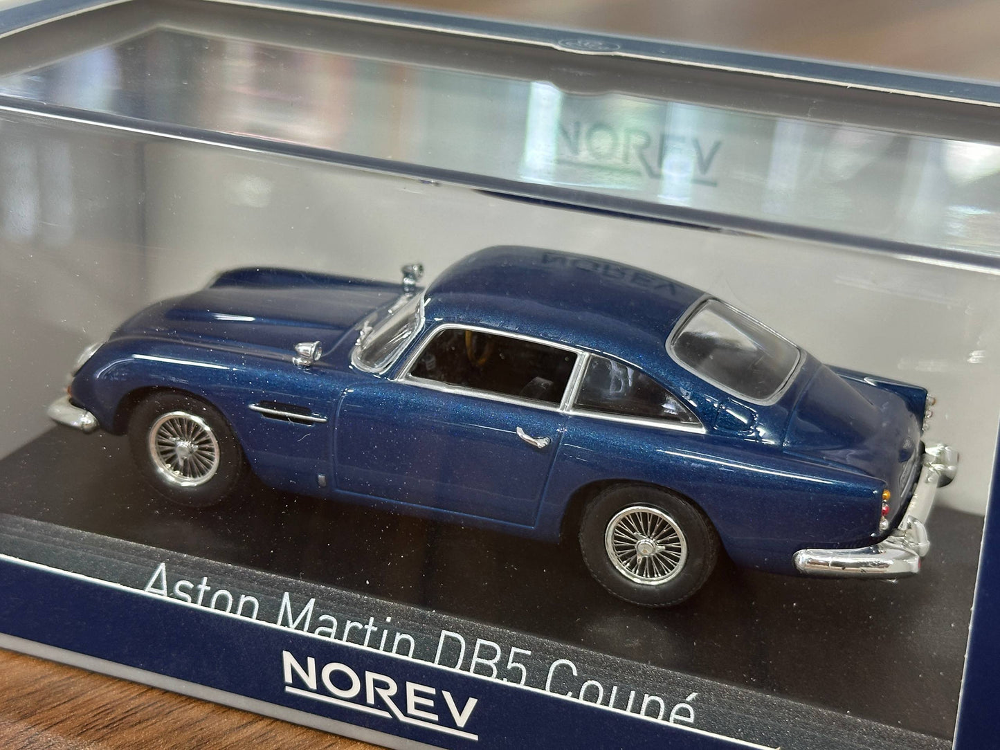 Norev Aston Martin DB5 Coupé (1964) – Night Blue – 1:43 Diecast Model