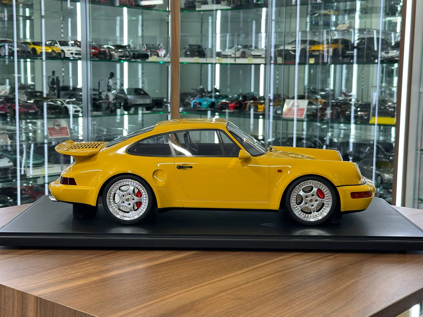 1/8 Resin Model GT Spirit Porsche 911 (964) Turbo S 1994 – Yellow –  (Limited 500 pcs)