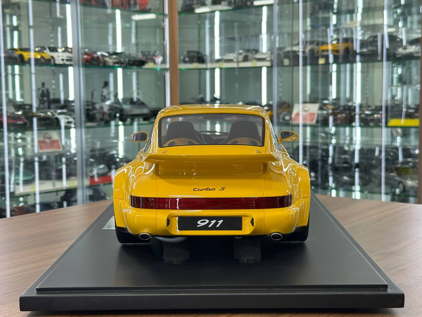 1/8 Resin Model GT Spirit Porsche 911 (964) Turbo S 1994 – Yellow –  (Limited 500 pcs)