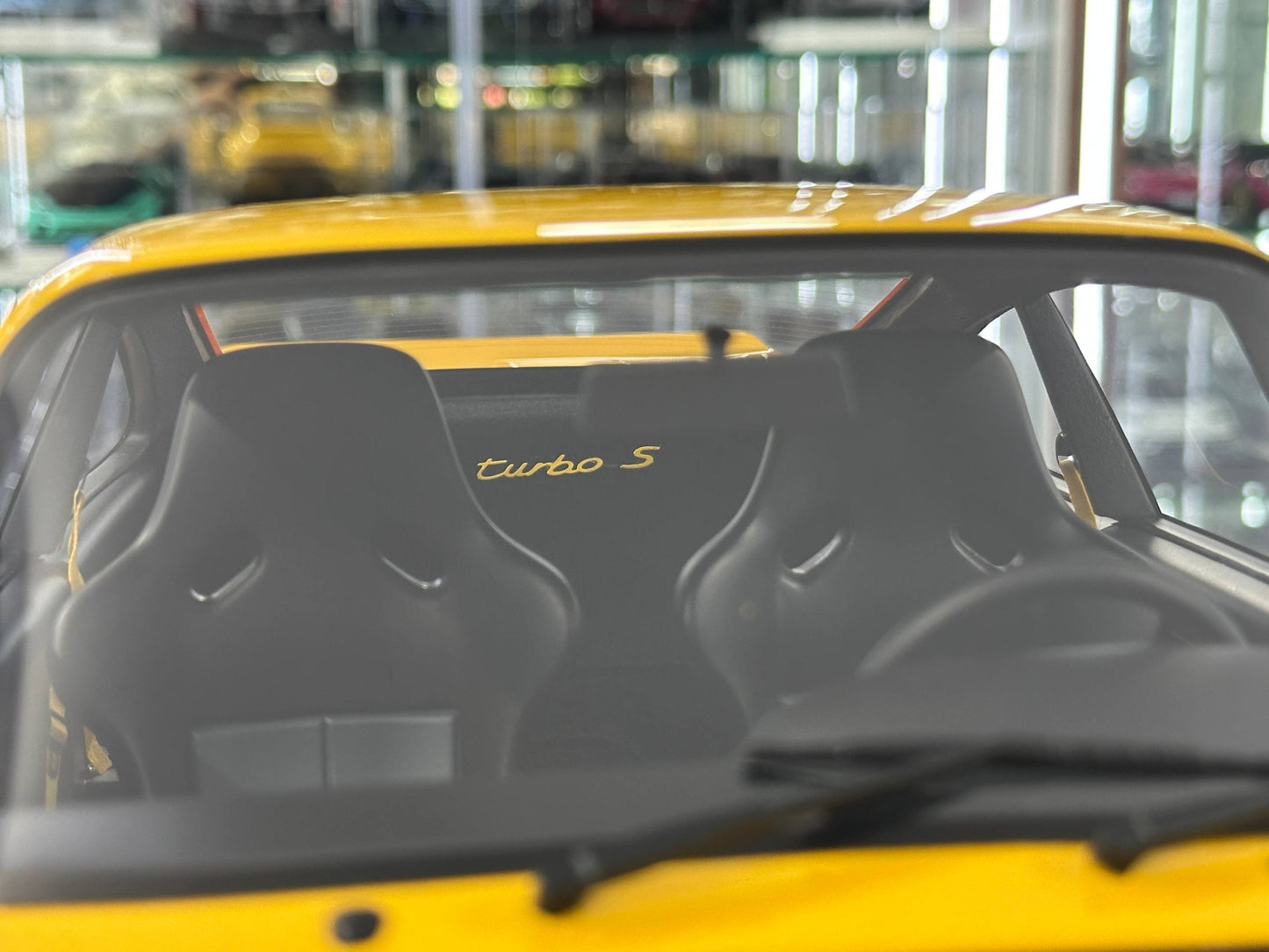 1/8 Resin Model GT Spirit Porsche 911 (964) Turbo S 1994 – Yellow –  (Limited 500 pcs)