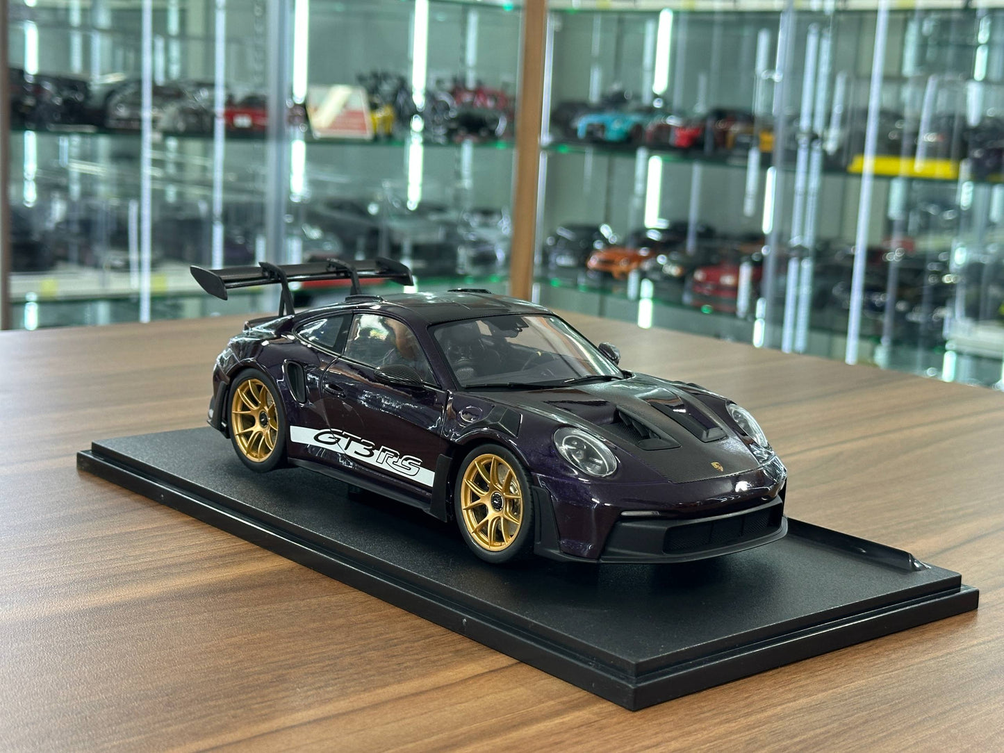 1/18 Diecast Porsche 911 (992) GT3 RS 2024 in Purple by Solido