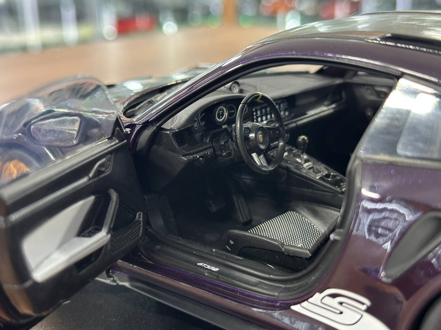 1/18 Diecast Porsche 911 (992) GT3 RS 2024 in Purple by Solido