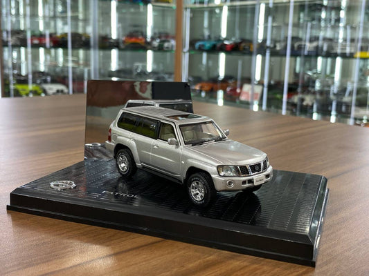 1/43 Diecast Nissan PATROL Y61 Silver - Dealer Edition
