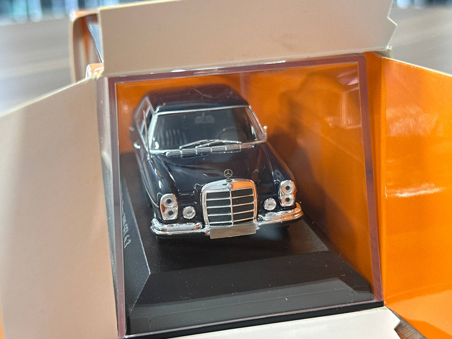 1/43 Diecast Maxichamps Mercedes Benz 300 SEL 6.3 (W109) 1968 Dark Blue
