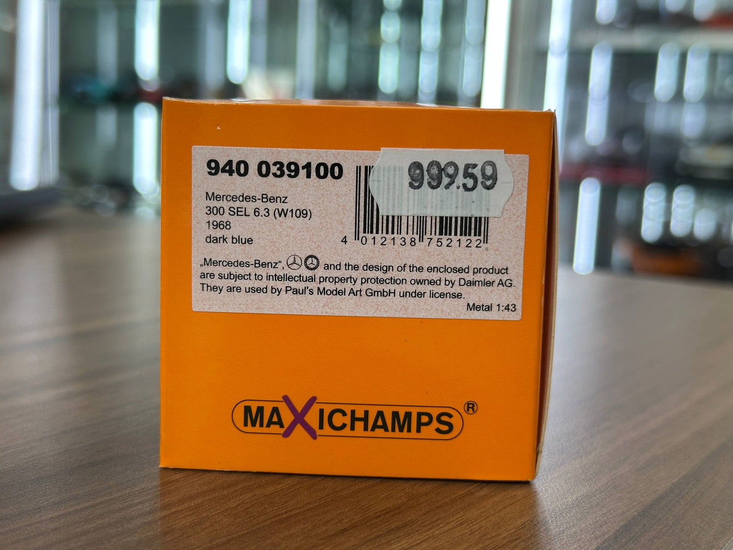 1/43 Diecast Maxichamps Mercedes Benz 300 SEL 6.3 (W109) 1968 Dark Blue