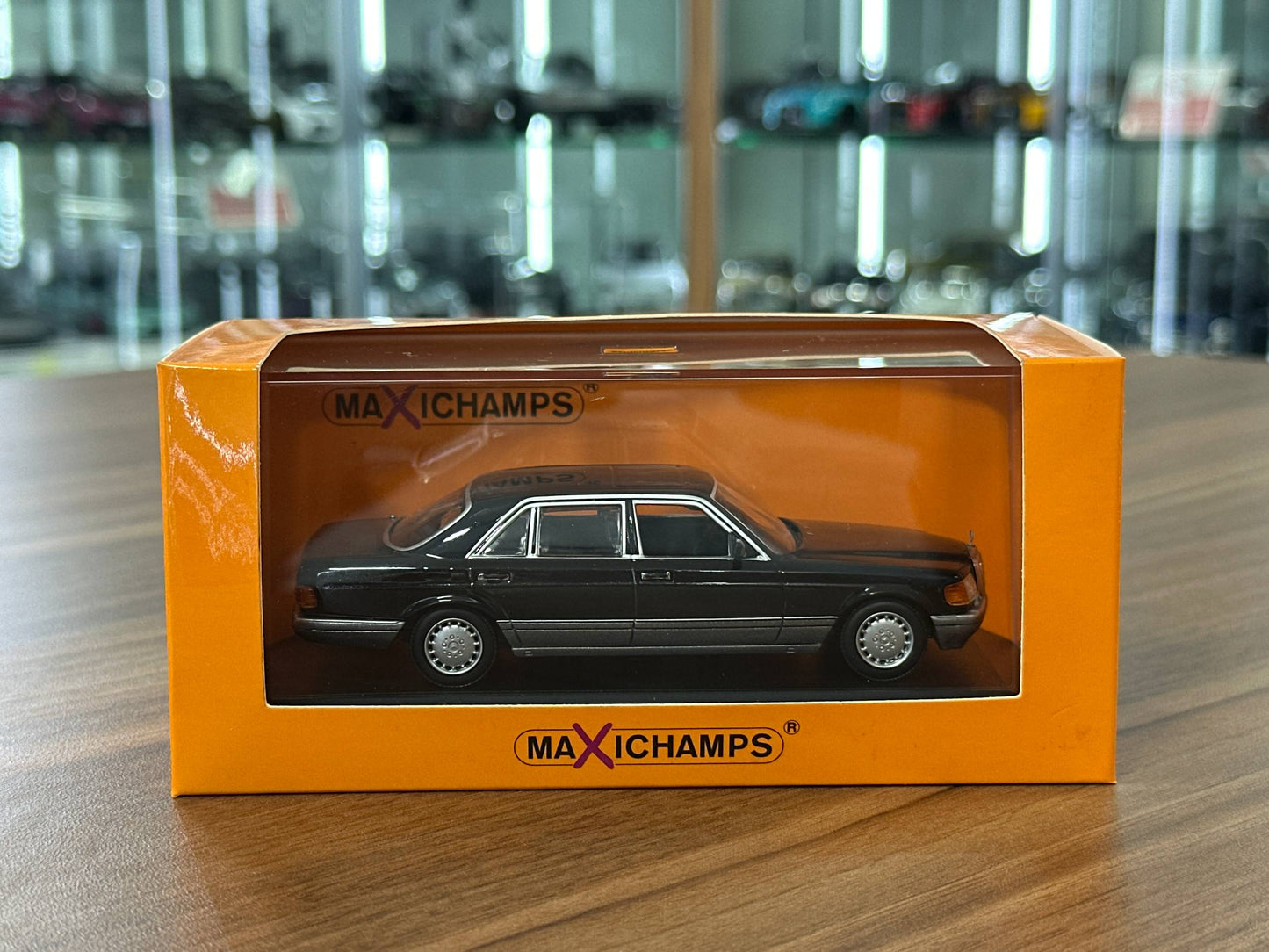 1/43 Diecast Maxichamps Mercedes Benz 560 SEL 1990 in Black