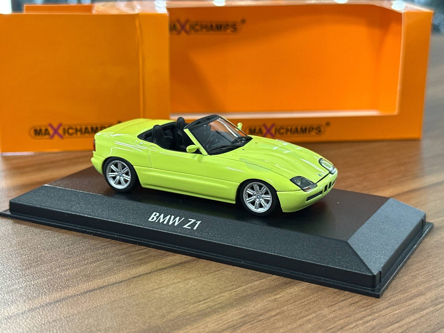 1/43 Diecast Maxichamps BMW Z1 (E30) 1991 Yellow