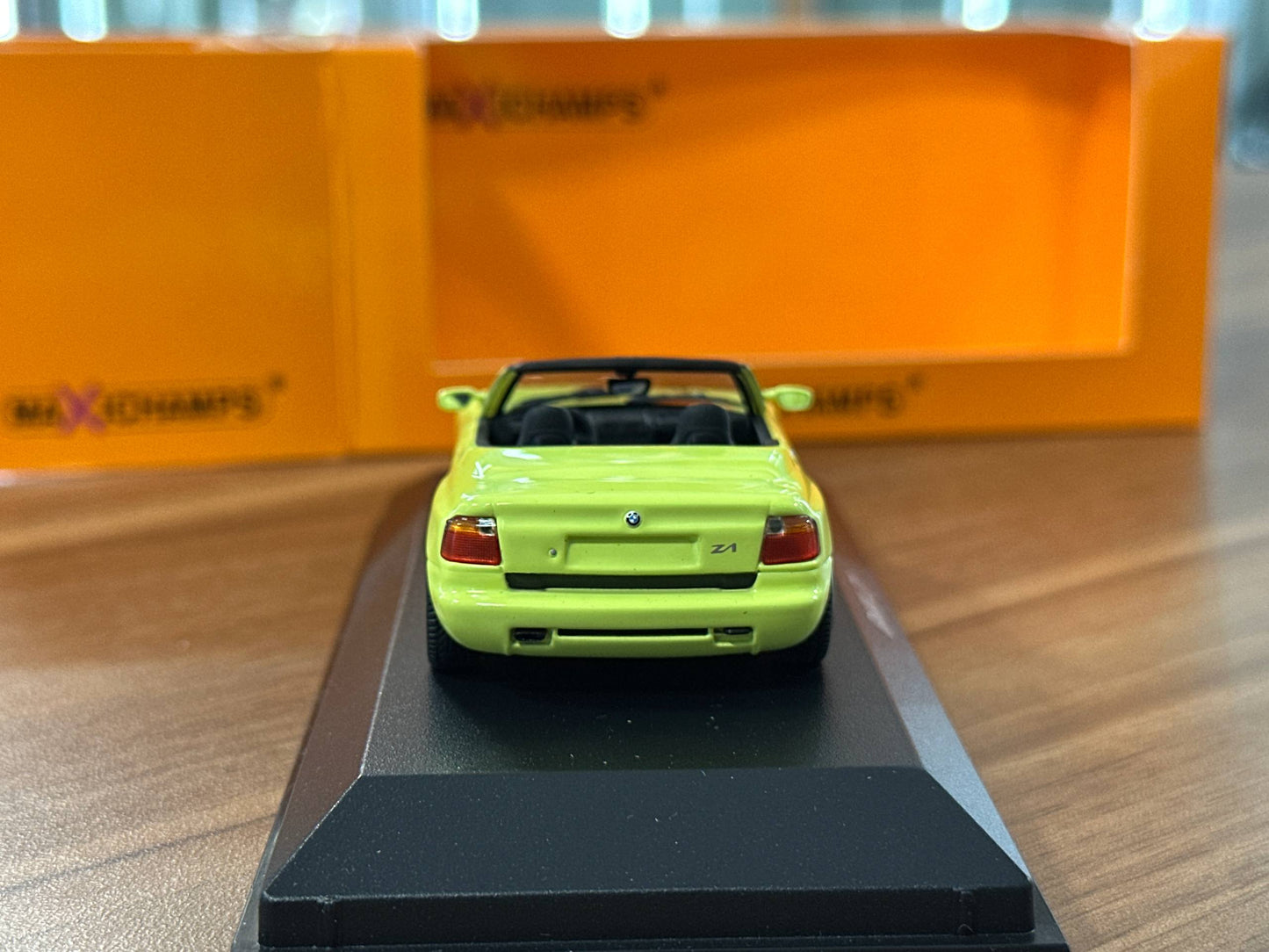 1/43 Diecast Maxichamps BMW Z1 (E30) 1991 Yellow