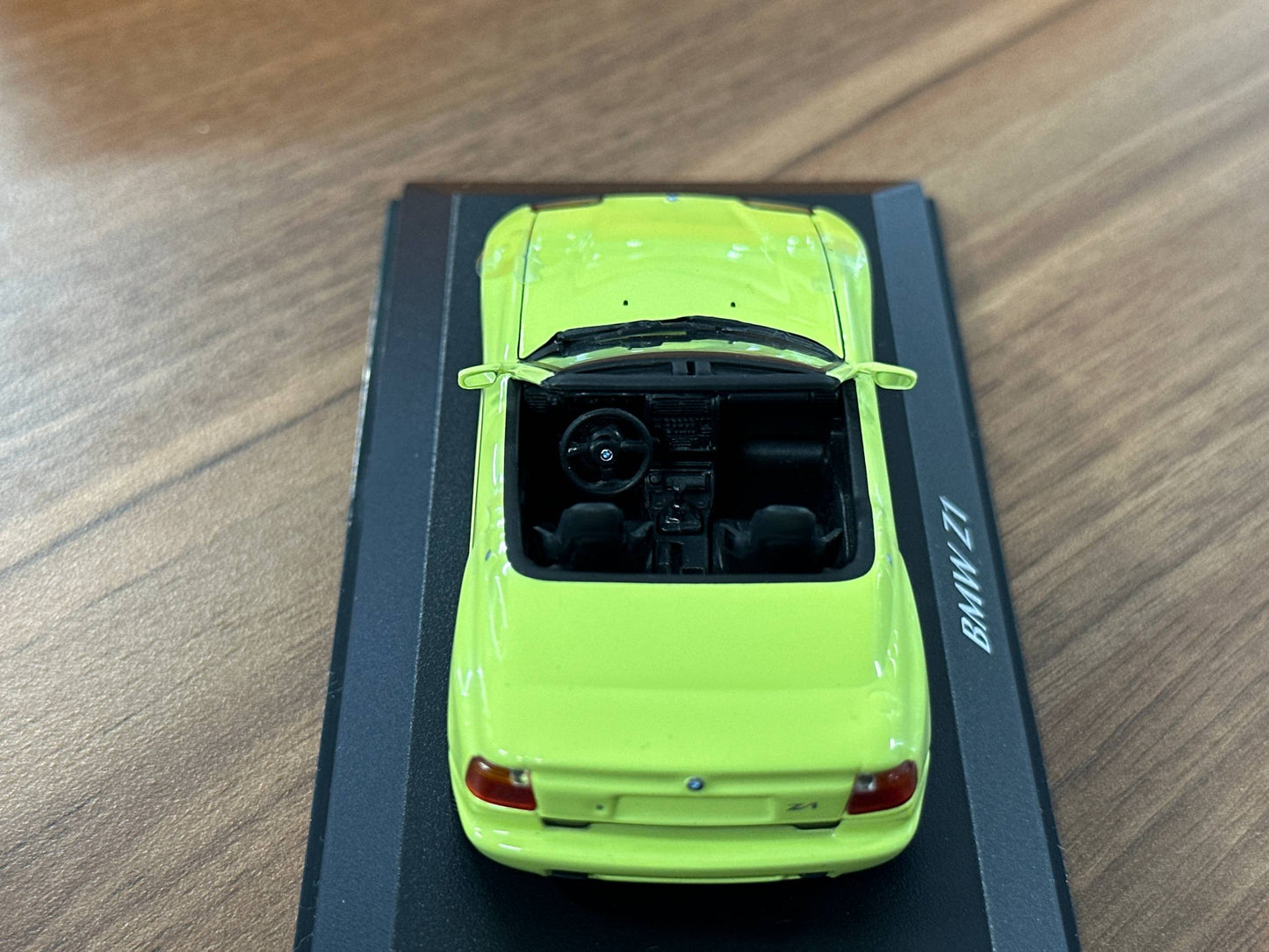 1/43 Diecast Maxichamps BMW Z1 (E30) 1991 Yellow