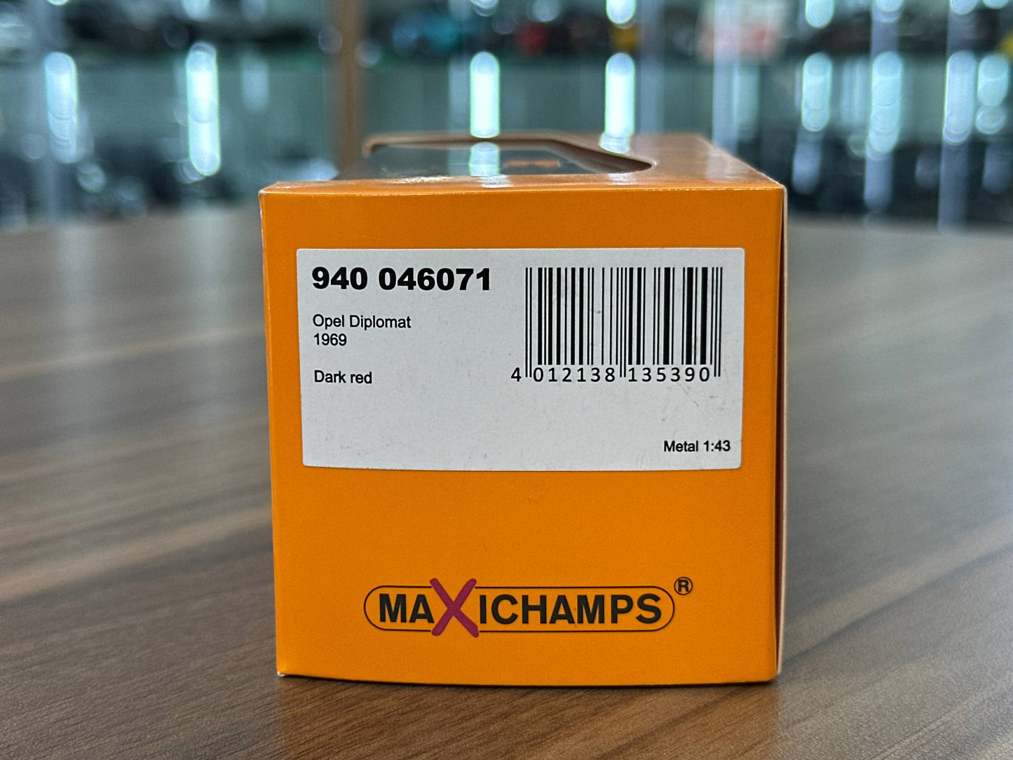 1/43 Diecast Maxichamps Opel Diplomat 1969 in Dark Red