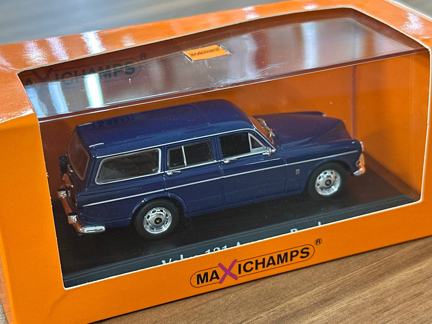 1/43 Diecast Maxichamps Volvo 121 Amazon Break 1966 in Dark Blue