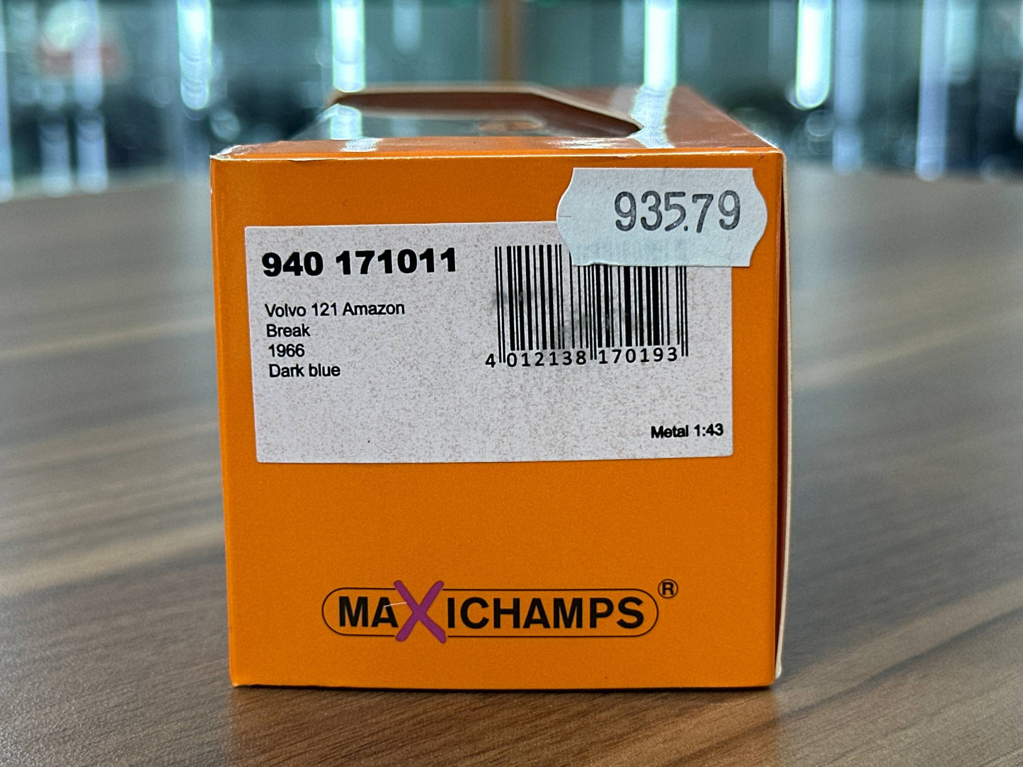 1/43 Diecast Maxichamps Volvo 121 Amazon Break 1966 in Dark Blue