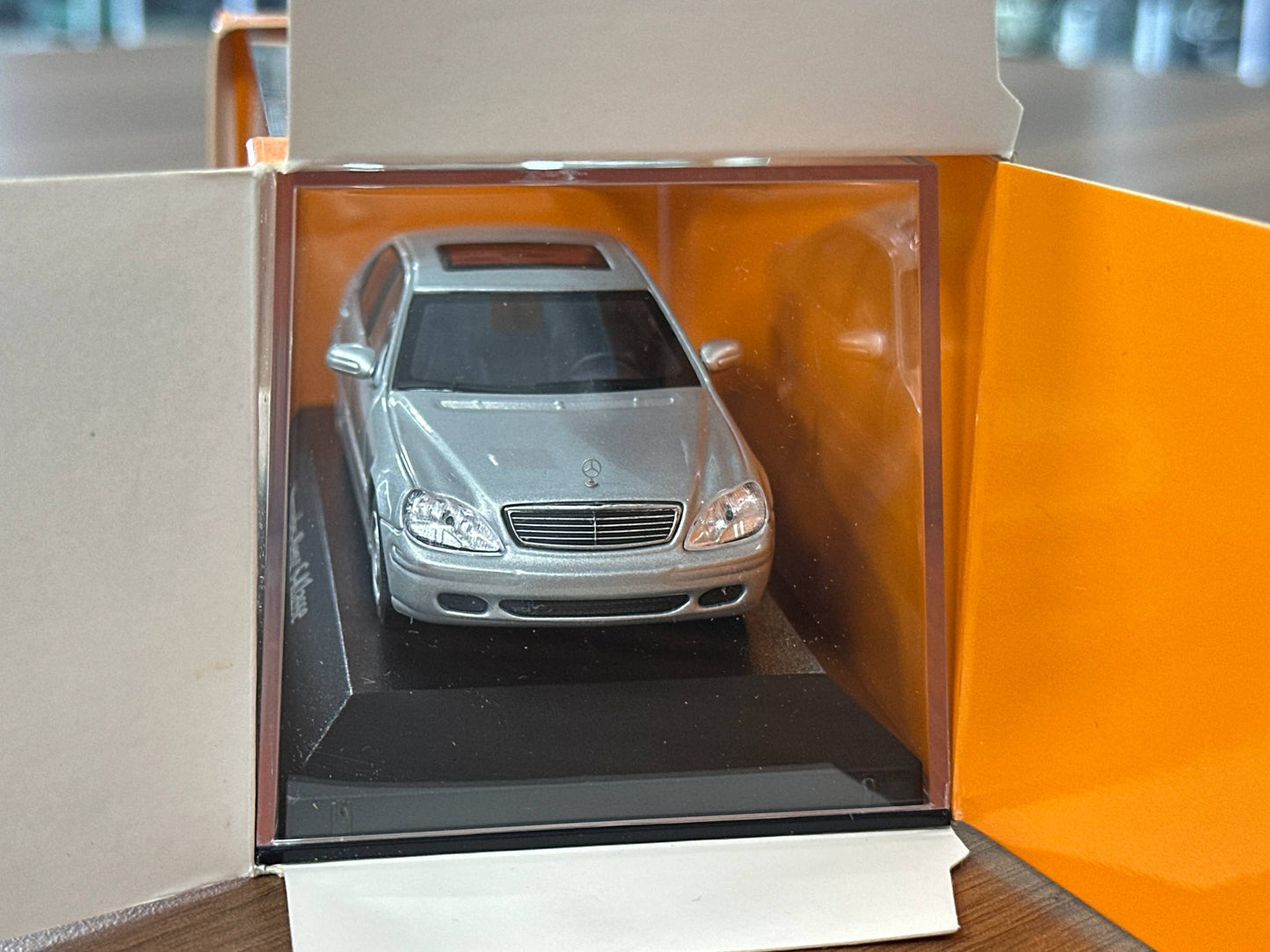 1/43 Diecast Maxichamps Mercedes - Benz S-Class (W220) 1998 in Silver Metallic