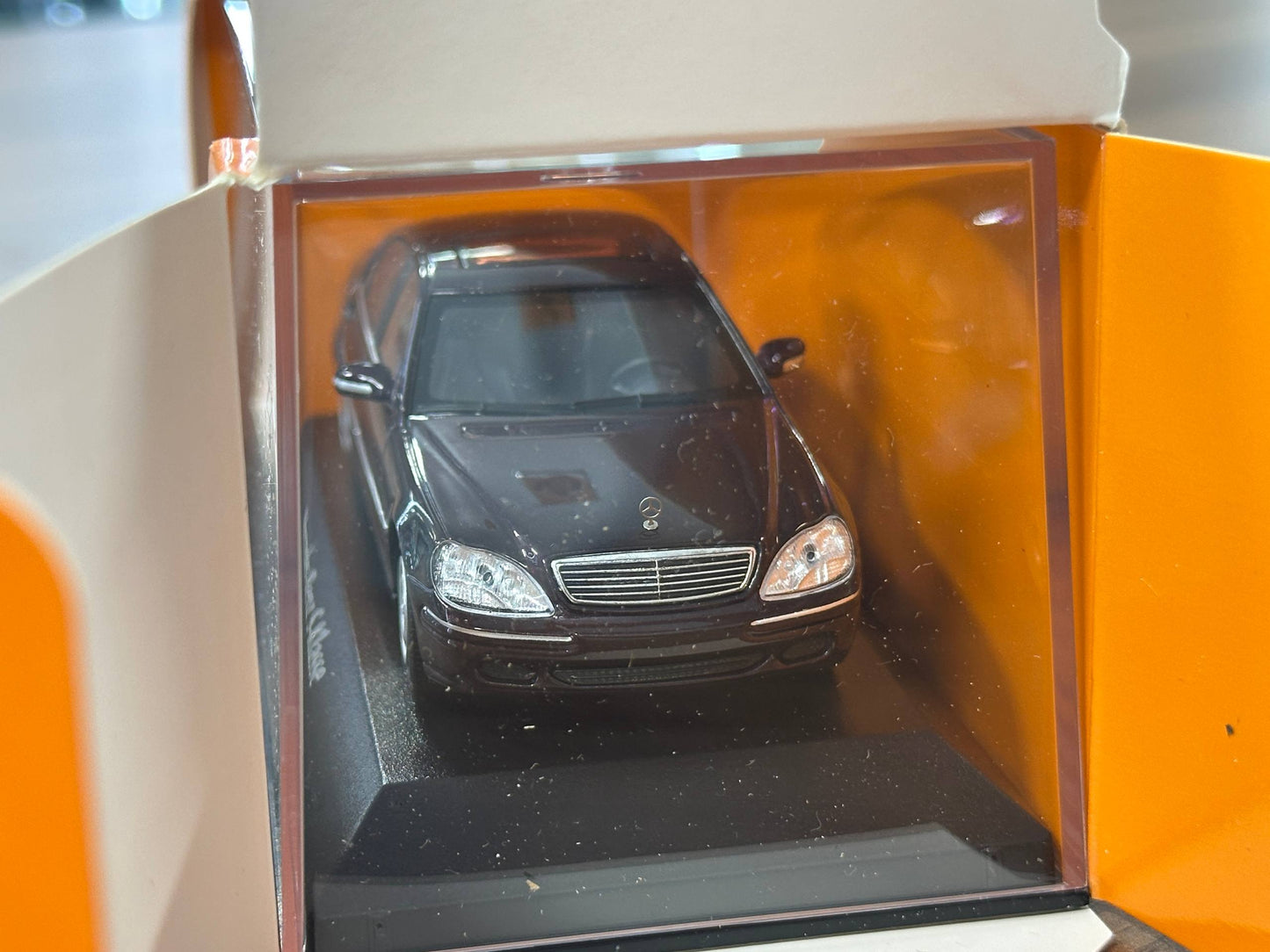 1/43 Diecast Maxichamps Mercedes Benz S-Class (W220) 1998 in Red Metallic