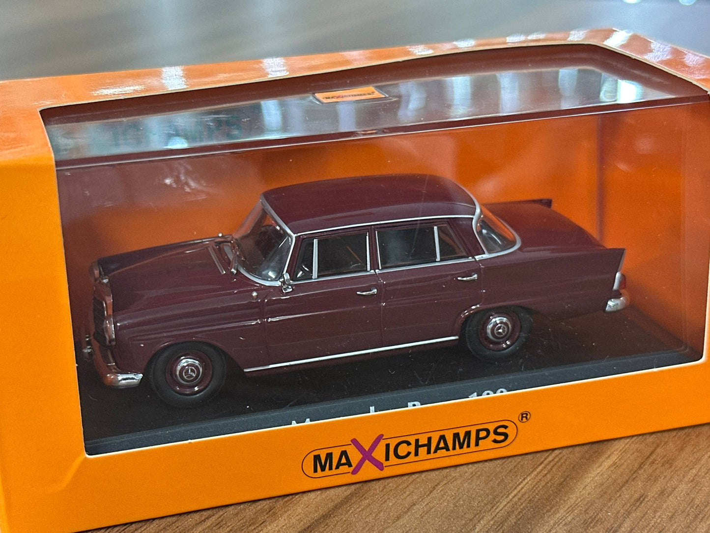 1/43 Diecast Maxichamps Mercedes Benz 190 1961 in Dark Red