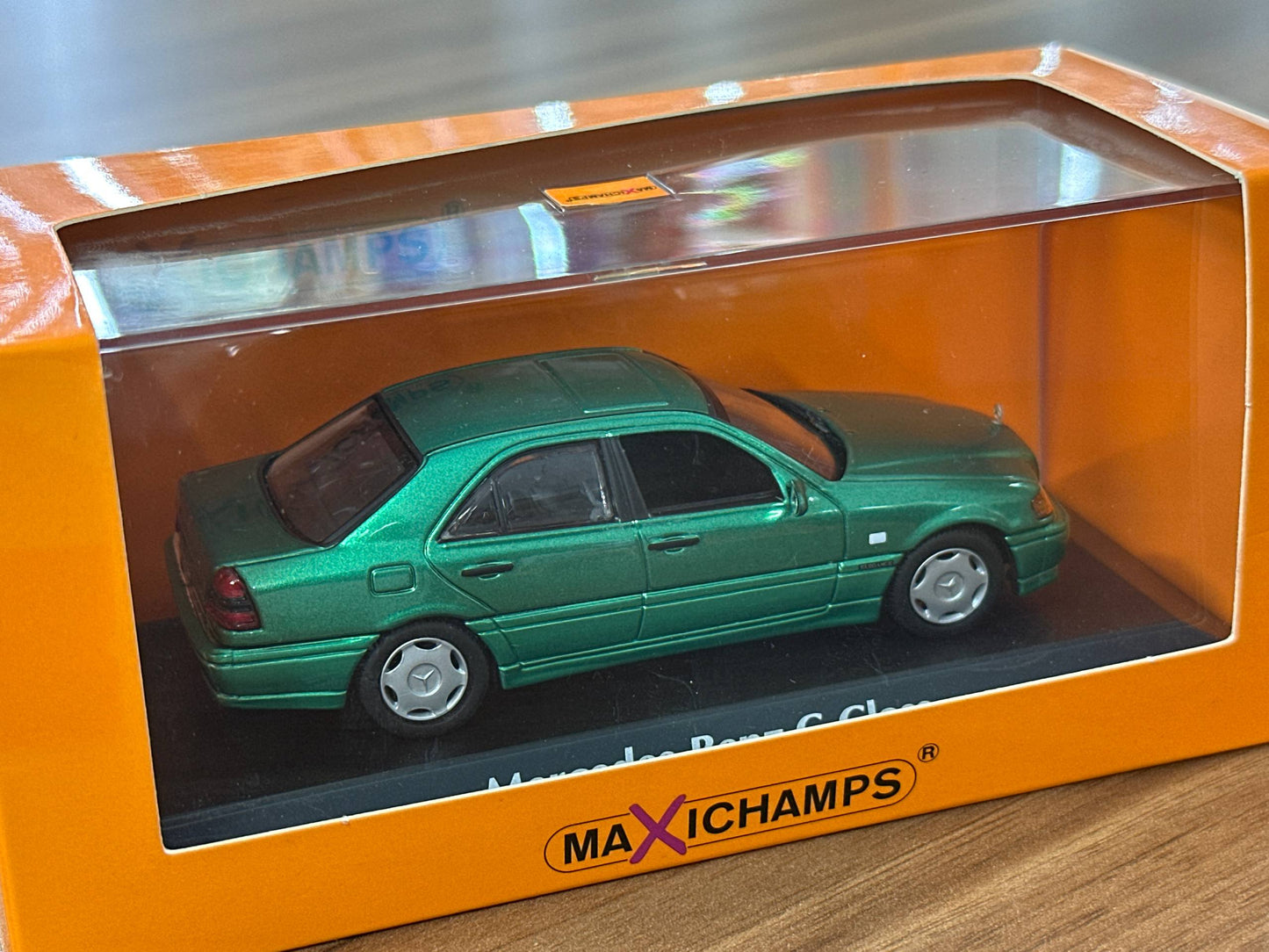 1/43 Diecast Maxichamps Mercedes Benz C-Class 1997 in Green Metallic